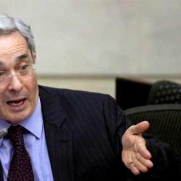 En defensa de Uribe tras decisión de la Corte Constitucional de negar la tutela