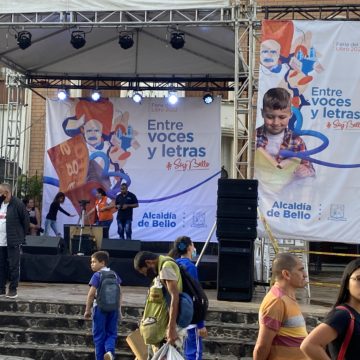 En Bello Antioquia se elimina el tapabocas durante feria del libro