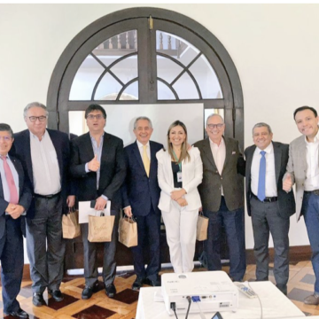Intercambio comercial con grupos de empresarios ecuatorianos.