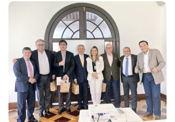 Intercambio comercial con grupos de empresarios ecuatorianos.