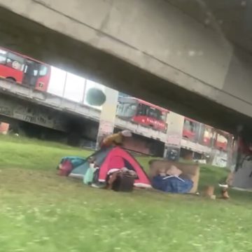 Cambuche con elegante sala en plena carrera 30 en Bogotá