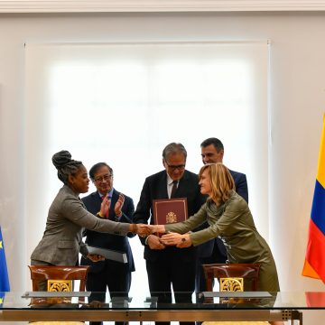 Colombia y España firman Acuerdo de mutuo reconocimiento de pruebas de Estado