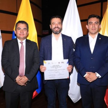 Alcalde electo de Bogotá a Carlos Fernando Galán recibió sus credenciales