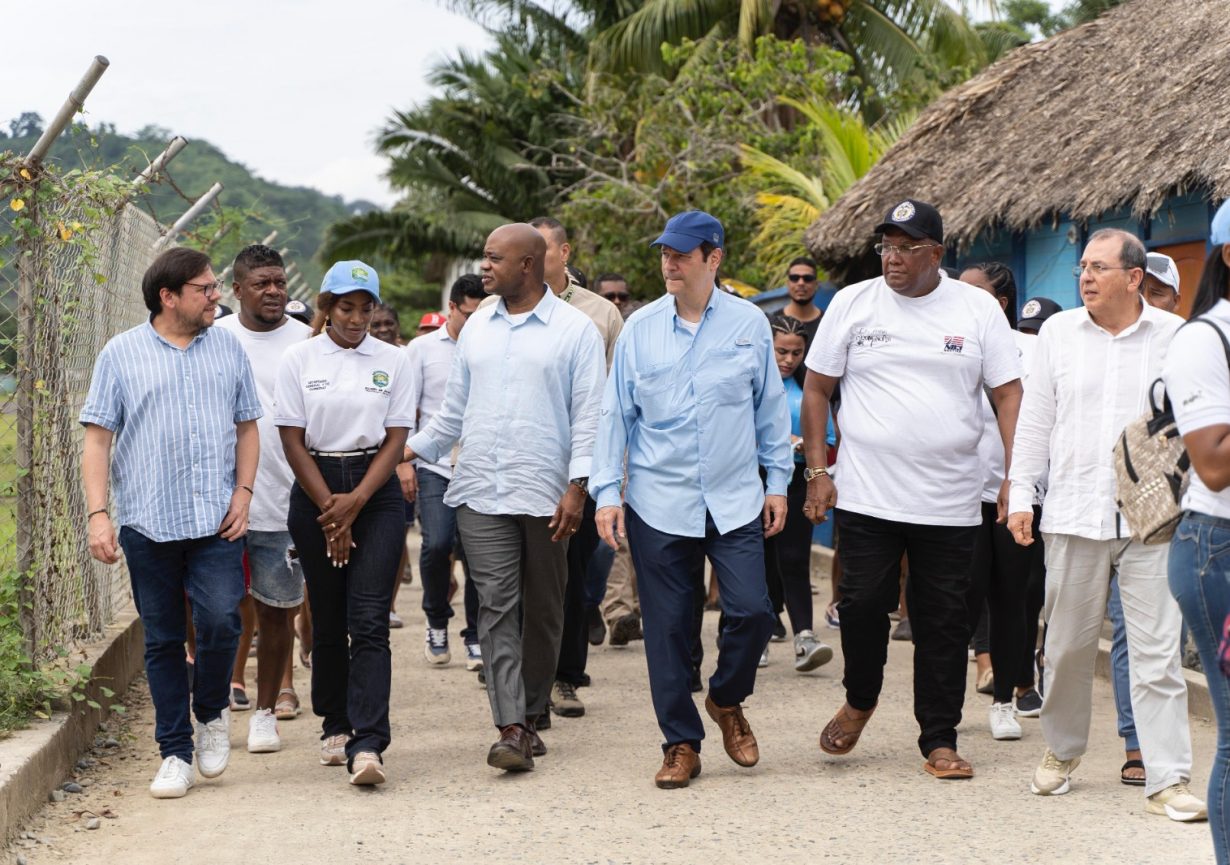 Canciller Murillo lideró recorrido en Capurganá con autoridades locales y actores sociales de la zona