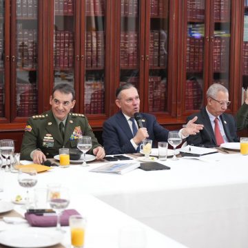Presidente Cepeda anuncia reforzamiento de medidas de seguridad en el Congreso