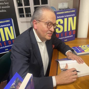 Exprocurador Fernando Carrillo invita a los jóvenes a defender la democracia