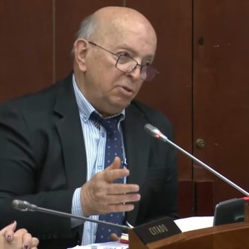 Eln cree que metiéndole terror a la población puede agachar al Gobierno: Patiño