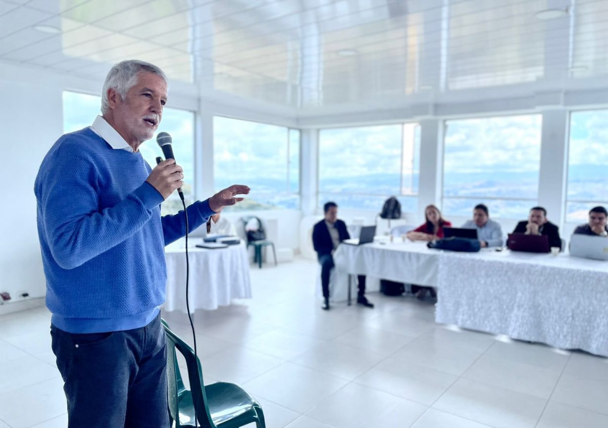 peñalosa “Petro agrede sin límites todos los días”: Peñalosa