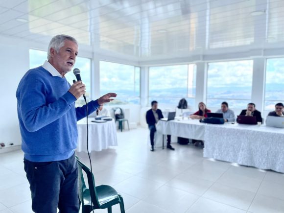 “Petro agrede sin límites todos los días”: Peñalosa