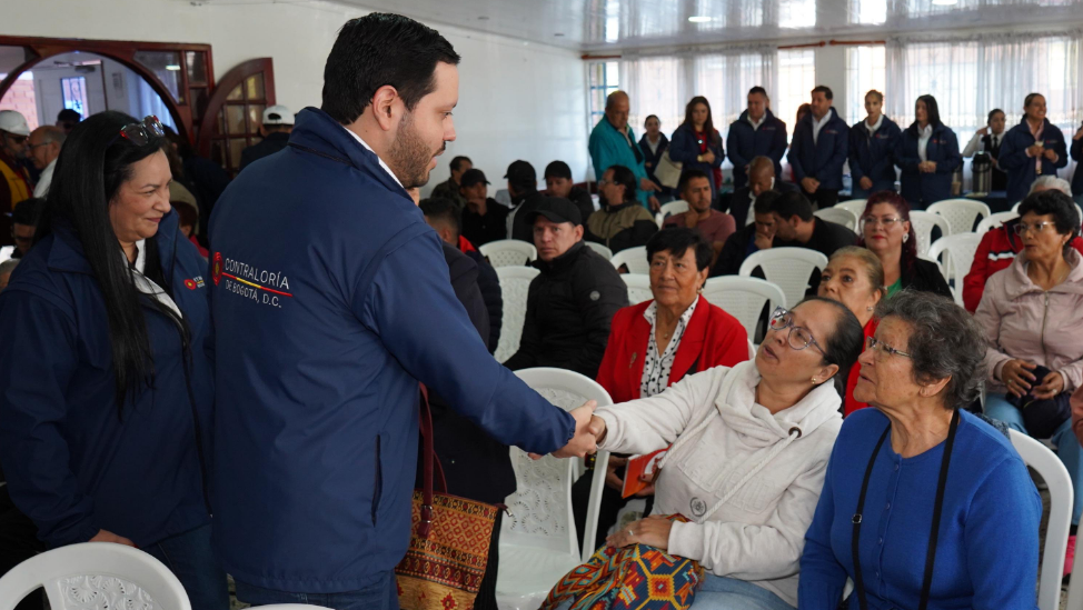 zuluaga 1 Contralor de Bogotá recorriendo las localidades