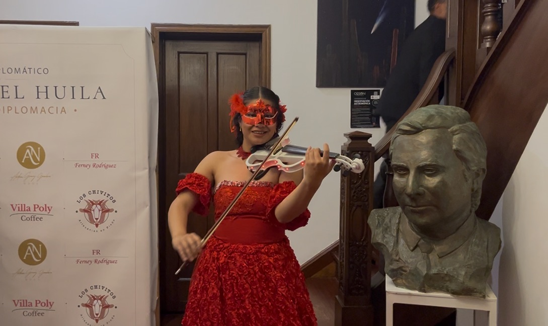 Ver fotos recientes (3) Raíces del Huila para la diplomacia