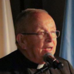 Hay discursos duros y mucha tensión electoral, pero el país no está roto: Monseñor Henao