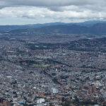 Panorama Demográfico y Distribución de Hogares en Bogotá (Proyección 2027)