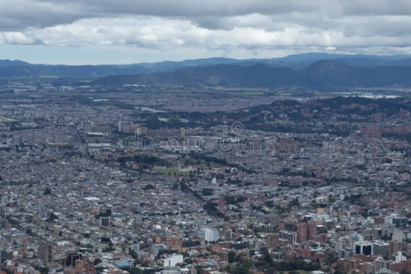 Panorama Demográfico y Distribución de Hogares en Bogotá (Proyección 2027)