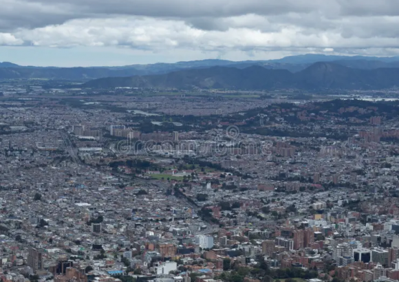 Panorama Demográfico y Distribución de Hogares en Bogotá (Proyección 2027)