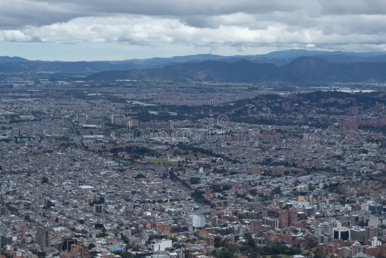 Panorama Demográfico y Distribución de Hogares en Bogotá (Proyección 2027)